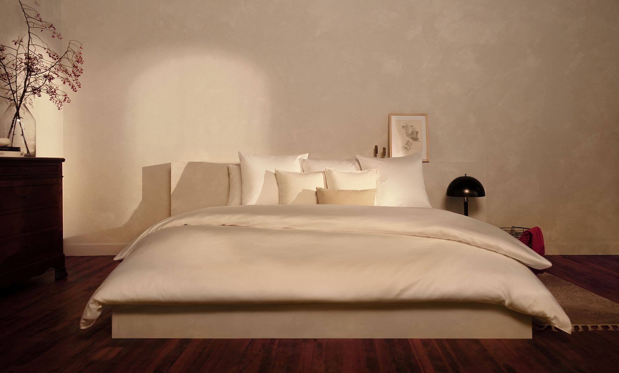 Image of contemporary bedroom with king size bed made in LETTO Sea Island Sateen sheets and duvet cover.