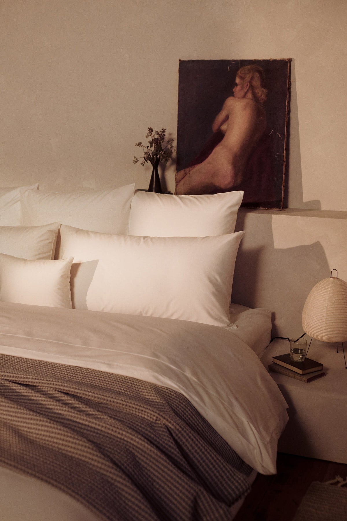A close up image of LETTO Giza Reserve Cotton Percale pillows in white on a bed with a gray Nido cotton waffleweave blanket. data-image-id=