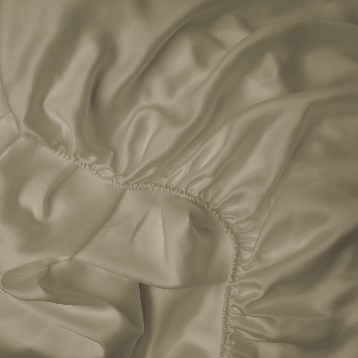 Smooth and silky LETTO Woodland Silk beechwood modal fitted sheet in color pistachio, made in Italy. data-image-id=