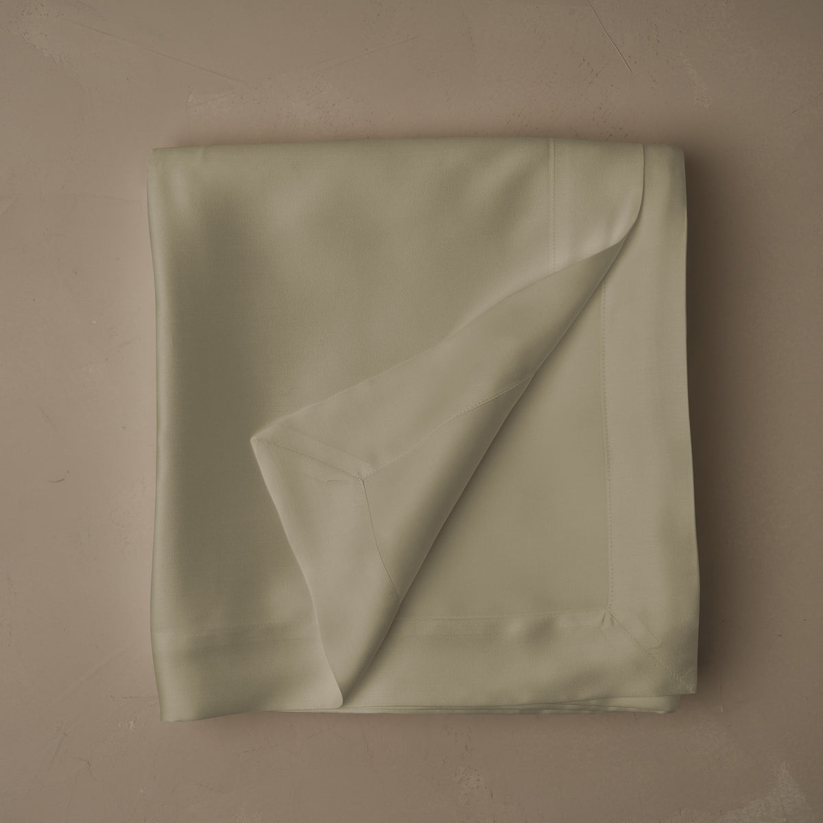 Smooth and silky LETTO Woodland Silk beechwood modal flat sheet in color pistachio, made in Italy data-image-id=