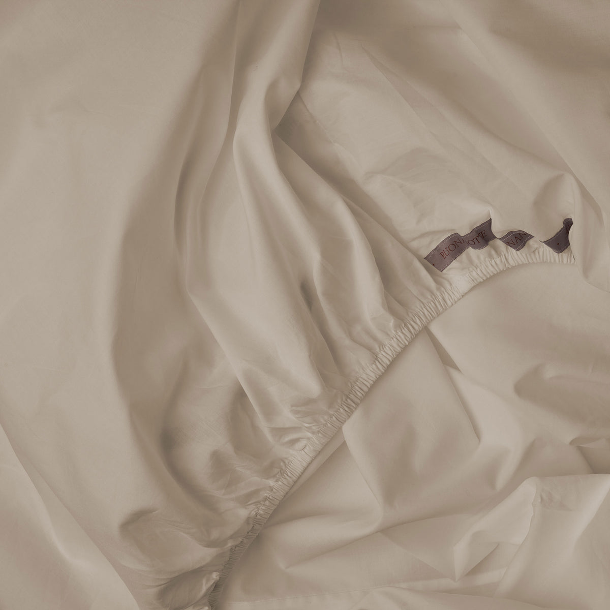 Cool and Crisp LETTO Americano Cotton Percale fitted sheet in color ivory, made in Italy of American grown Supima cotton. data-image-id=