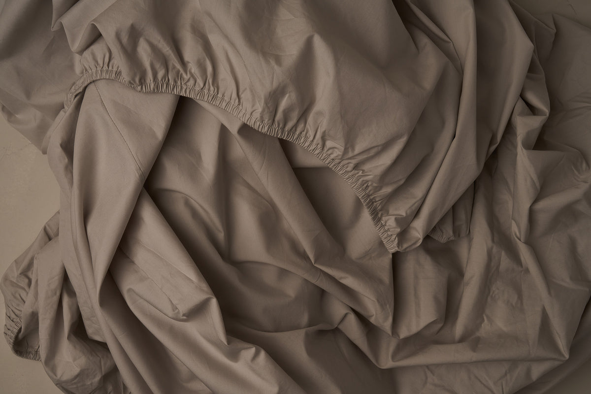 Cool and crisp LETTO Classic Cotton Percale fitted sheet in color gray, made in Italy. data-image-id=