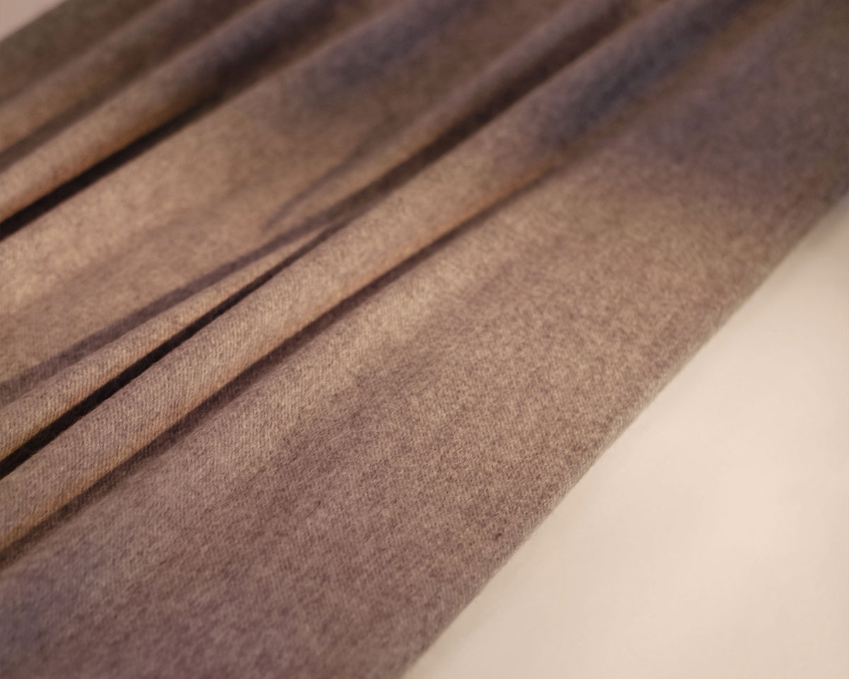 Close up image of the LETTO Coccola 100% cashmere woven throw blanket in dark gray. data-image-id=