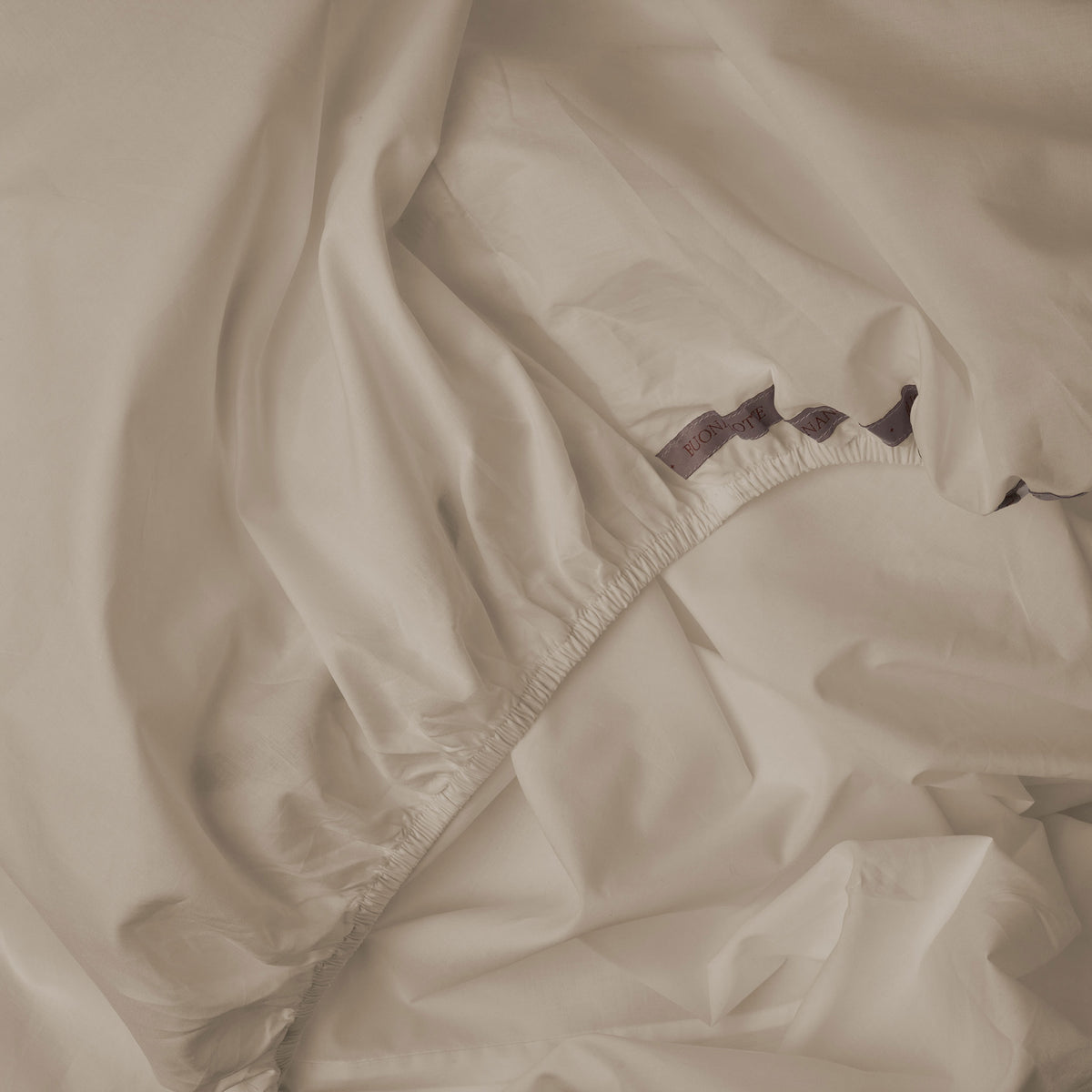 Cool and crisp LETTO Giza Reserve Cotton Percale fitted sheet in color white, made in Italy. data-image-id=