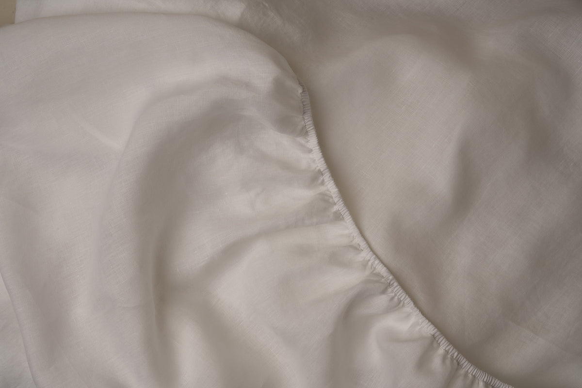 Breathable and relaxed LETTO Lino Primo fitted sheet in 100% linen in color white, made in Italy data-image-id=