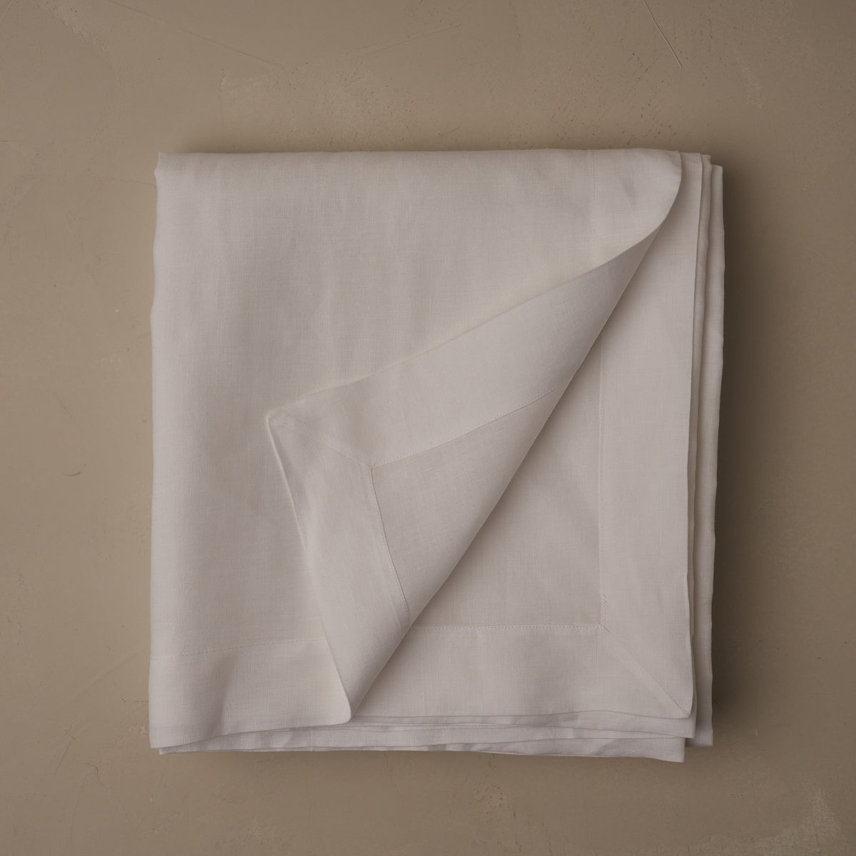 Breathable and relaxed LETTO Lino Primo flat sheet in 100% linen in color white, made in Italy data-image-id=