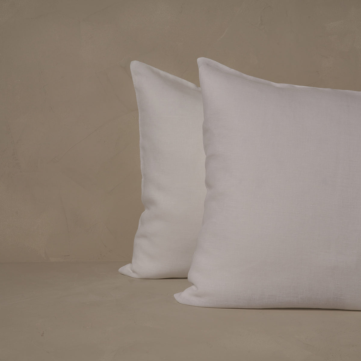 An image of two pillows stacked one in front of the other. The pillow cases are made of LETTO 100% linen Lino Primo in color white. data-image-id=