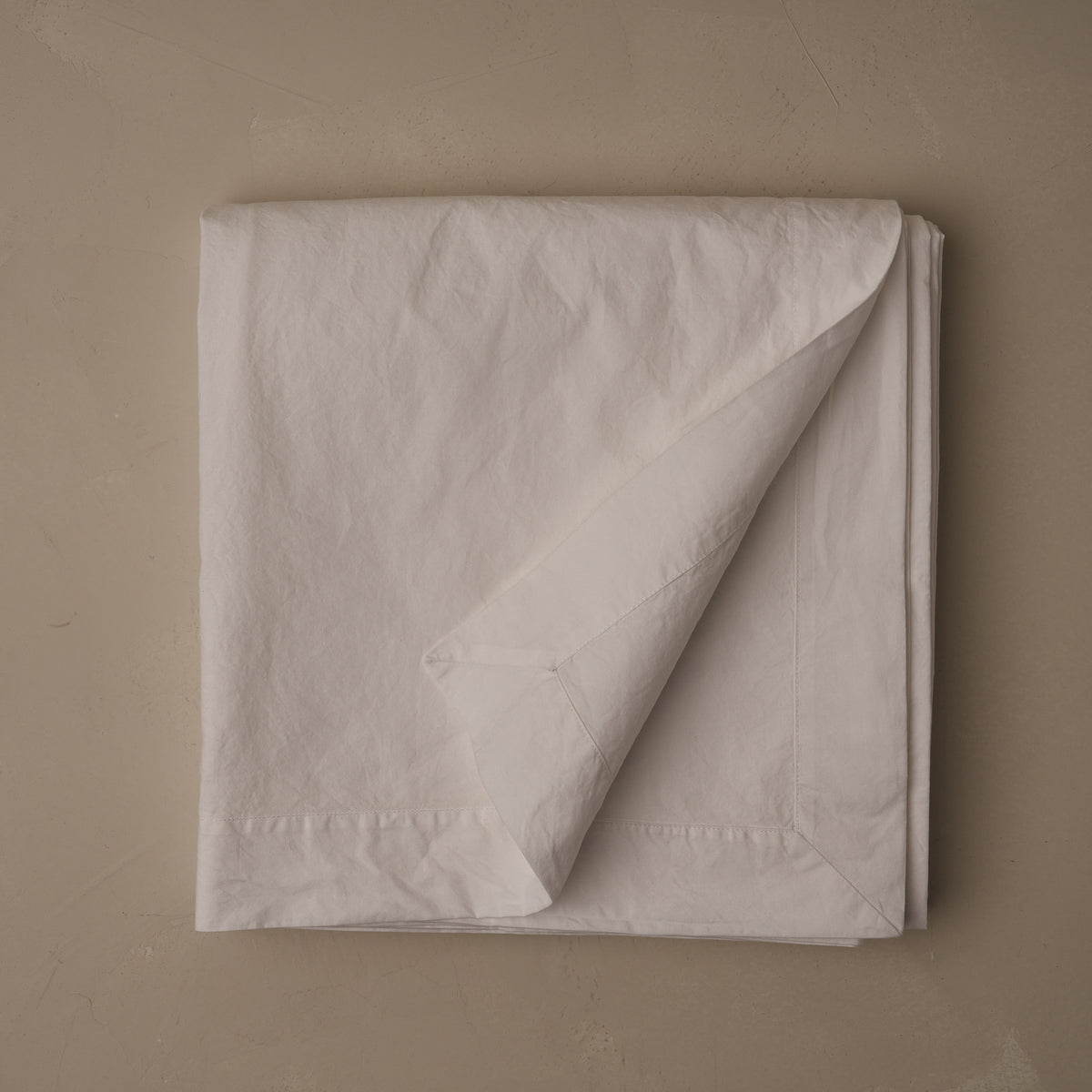 Crisp, cool, and 100% organic LETTO Organico Cotton Percale flat sheet in color white, made in Italy data-image-id=