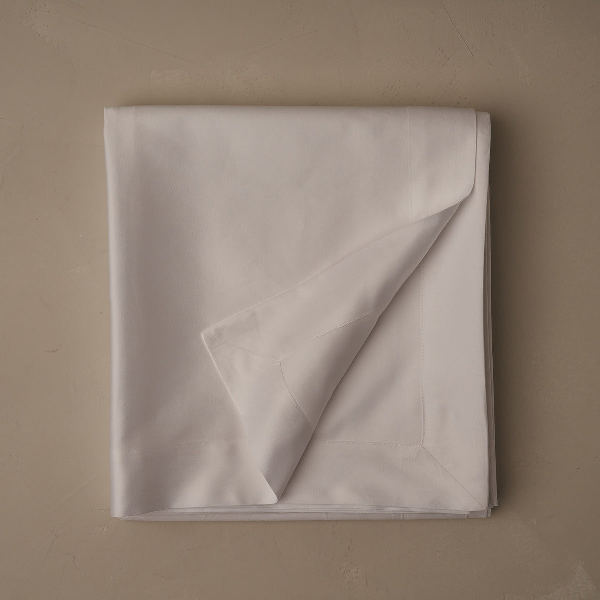 Buttery and transcendent LETTO Sea Island Cotton Sateen flat sheet in color white, made in Italy. data-image-id=
