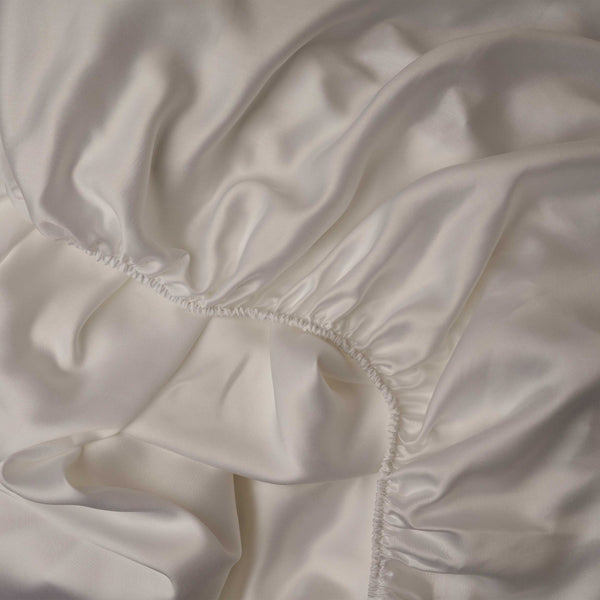 Smooth and silky LETTO Woodland Silk beechwood modal fitted sheet in color white, made in Italy.
