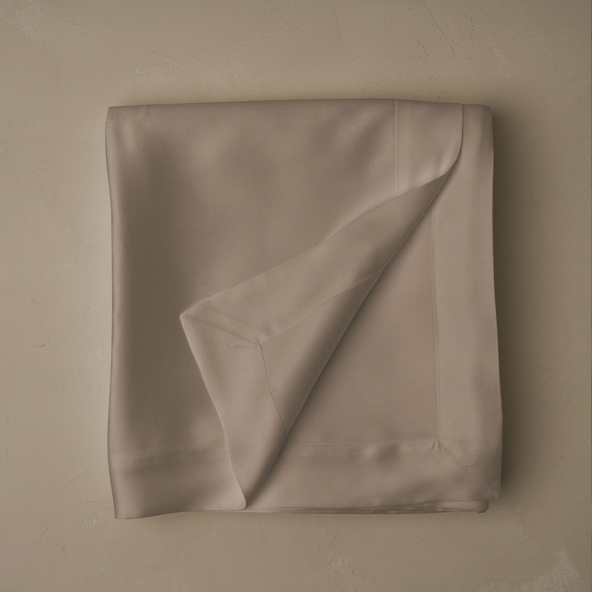 Smooth and silky LETTO Woodland Silk beechwood modal flat sheet in color candlelight, made in Italy data-image-id=