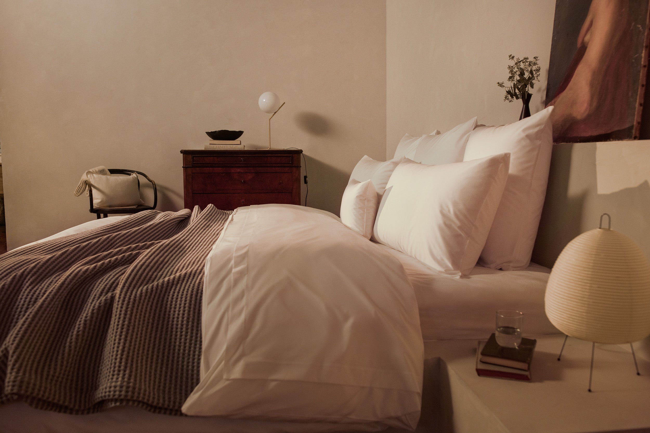 A bedroom with a luxuriously made bed in LETTO Giza Reserve Cotton Percale sheets and duvet cover in color white, with a gray Nido waffleweave cotton blanket.