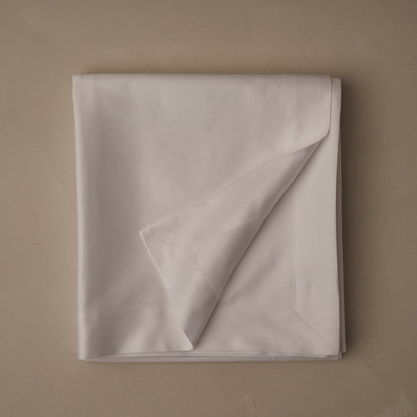 Warm and buttery LETTO Americano Cotton Sateen flat sheet in color white, made in Italy of American grown Supima cotton