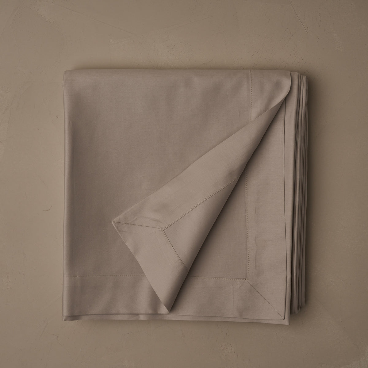 Warm and buttery Classic Cotton Sateen flat sheet in color gray, made in Italy data-image-id=