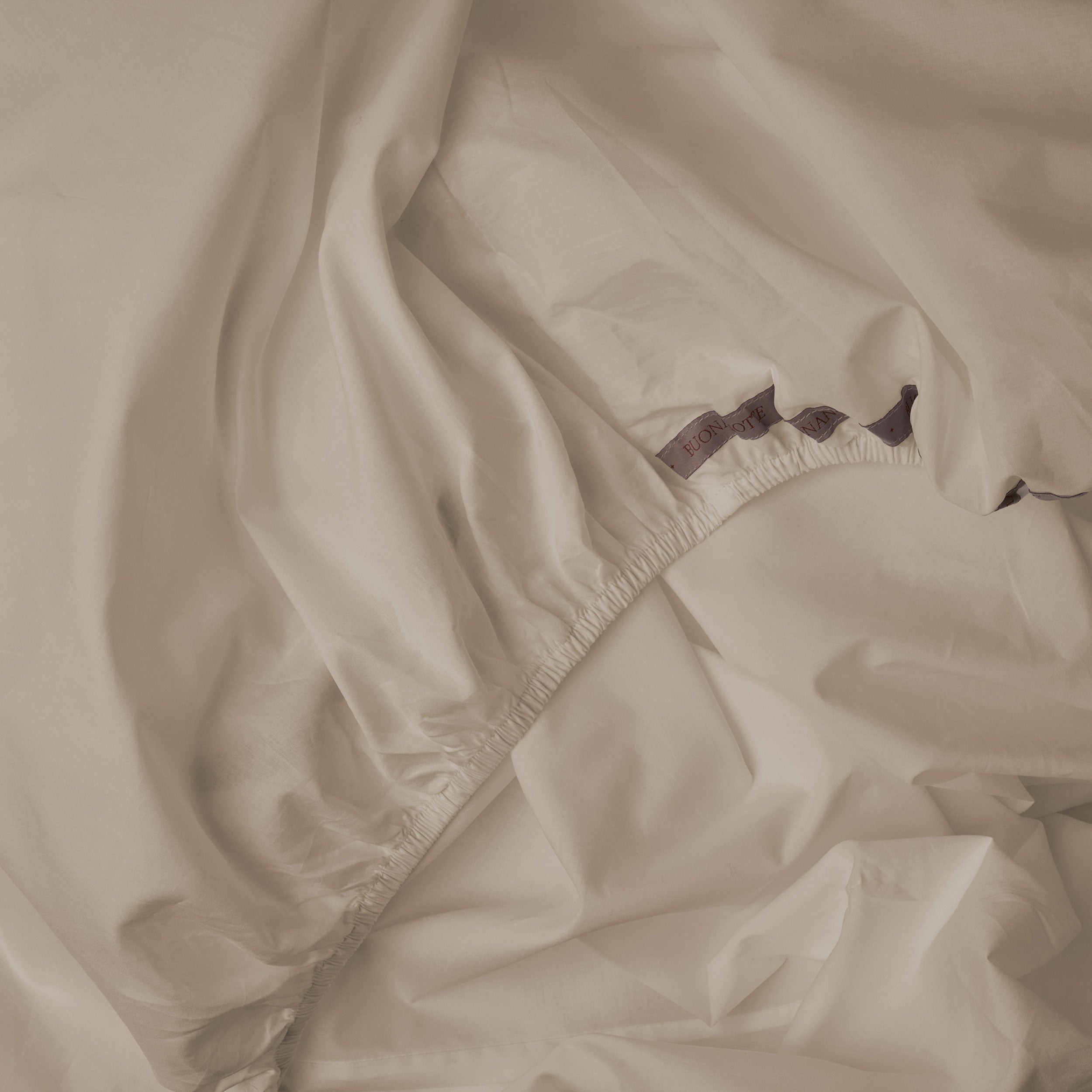 Cool and crisp LETTO Giza Reserve Cotton Percale fitted sheet in color white, made in Italy.