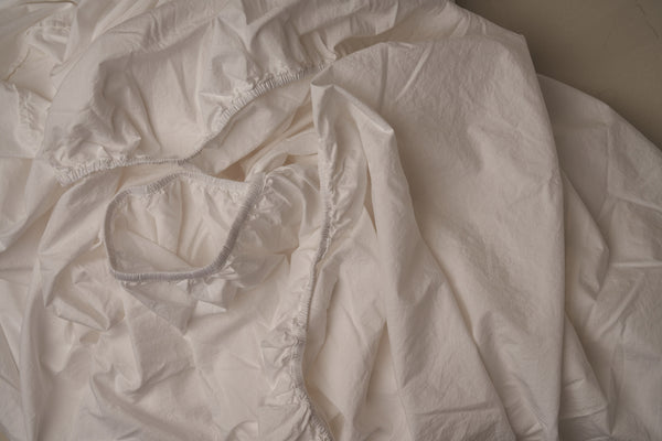 Cool and crisp LETTO 100% Organico Cotton Percale fitted sheet in color white, made in Italy.