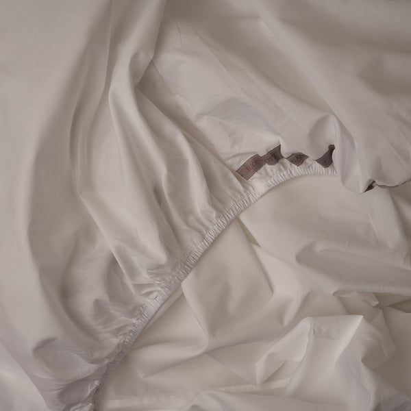 Ultra soft and cool LETTO Sea Island Cotton Percale fitted sheet in color white, made in Italy.