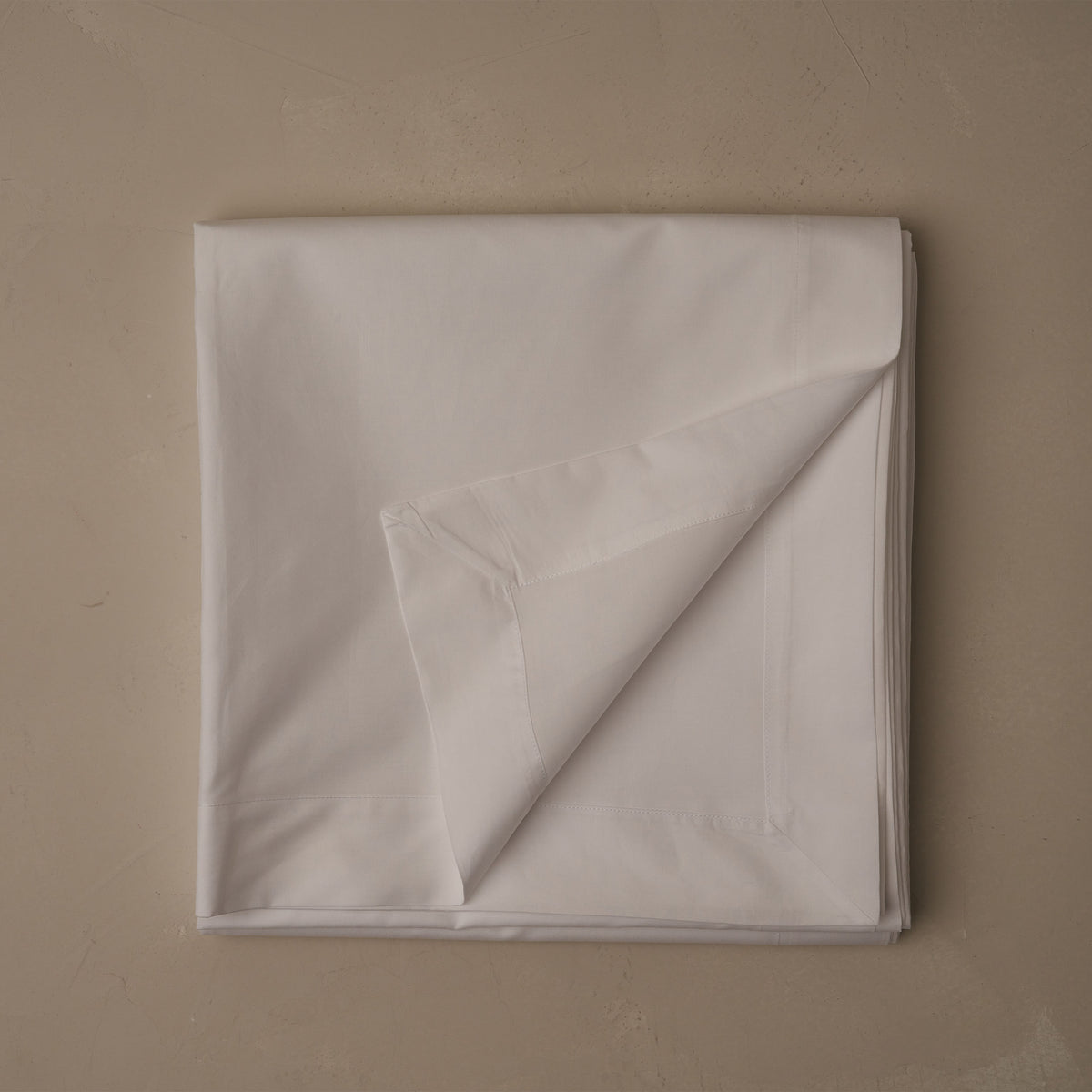 Ultra soft, cool and rare LETTO Sea Island Cotton Percale flat sheet in color white, made in Italy data-image-id=