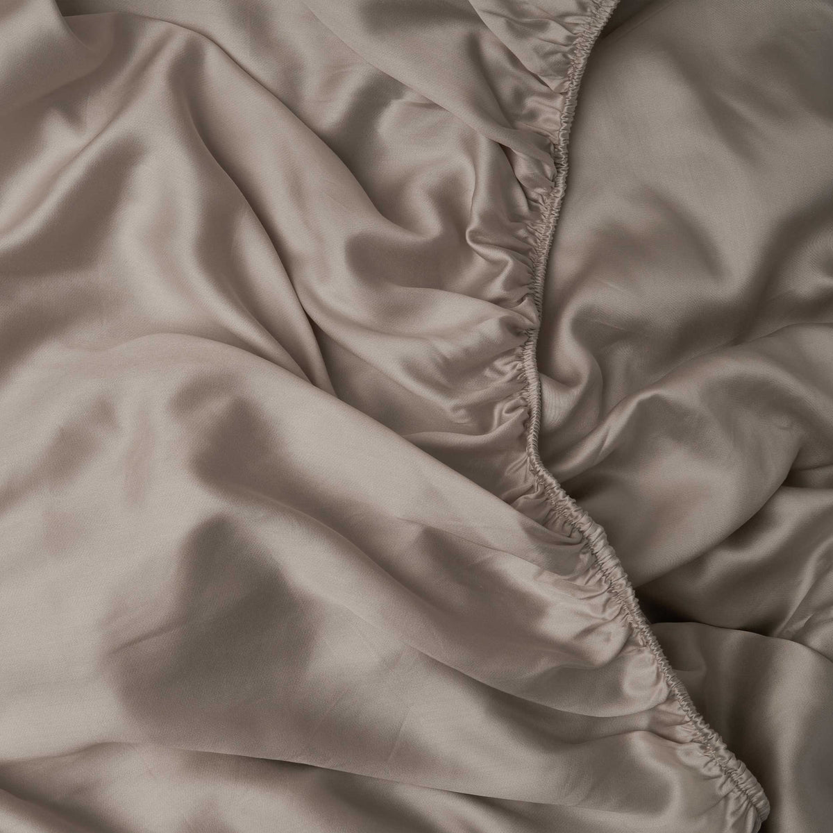 Smooth and silky LETTO Woodland Silk beechwood modal fitted sheet in color gray, made in Italy. data-image-id=
